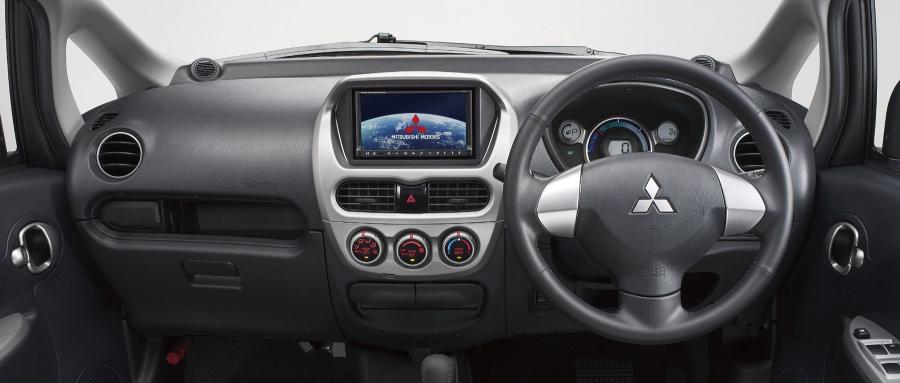  Mitsubishi i-MiEV Production Version 2009 года  (фото 4 из 12)